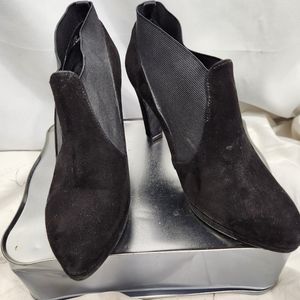 Vaneli Suede Leather Heeled Pull On Ankle Booties Size 9W